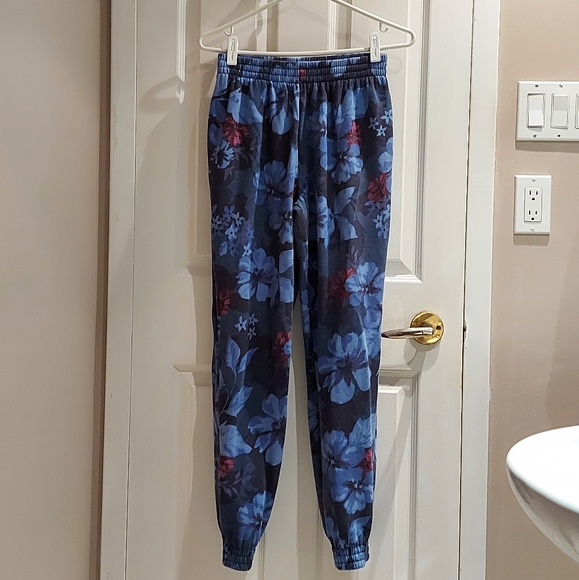 NWOT, PINK ๐๐บ by Victoria's Secret | Floral Sweatpants - Picture 1 of 4